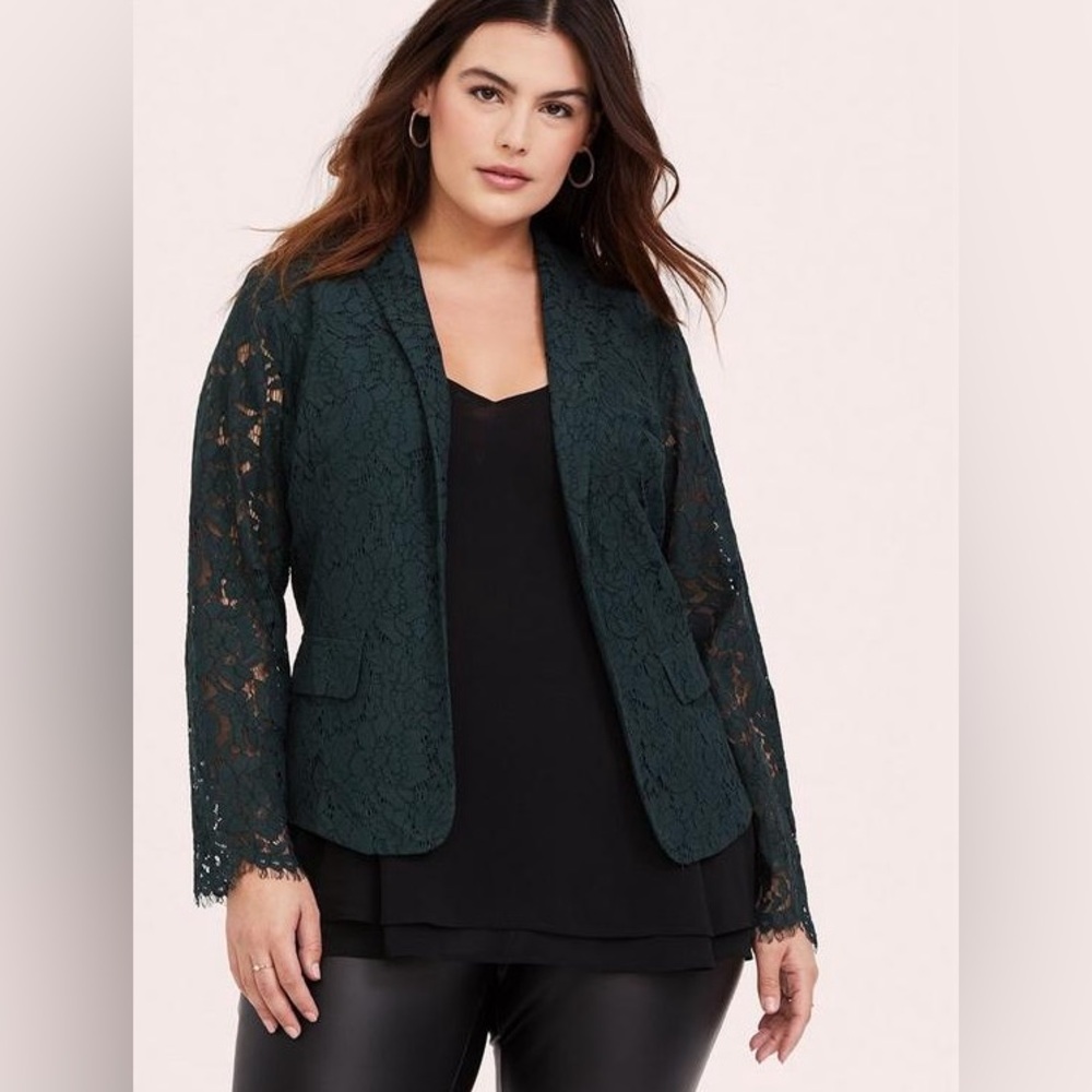 🍀Torrid Lace Blazer, NWOT, EUC, size 4